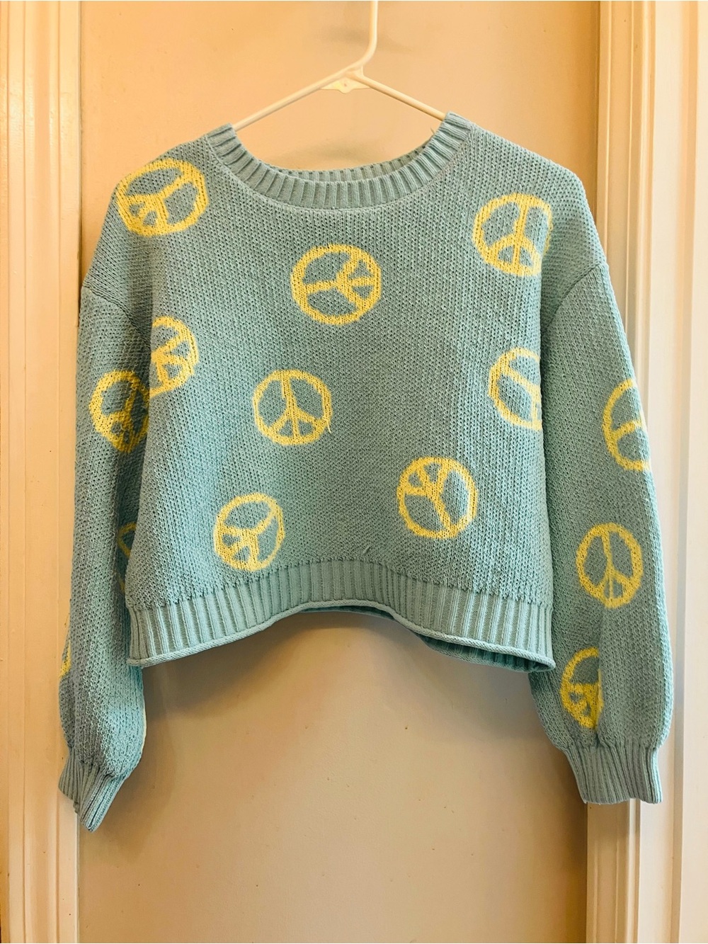 Girls SO Light Green Peace Sign Cropped Lightweight Sweater Size XLG